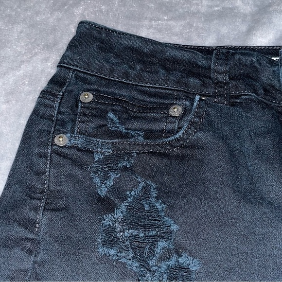 American Eagle Hi-Rise Festival Distressed Denim Black Shorts Women’s Size 2 - Picture 2 of 9